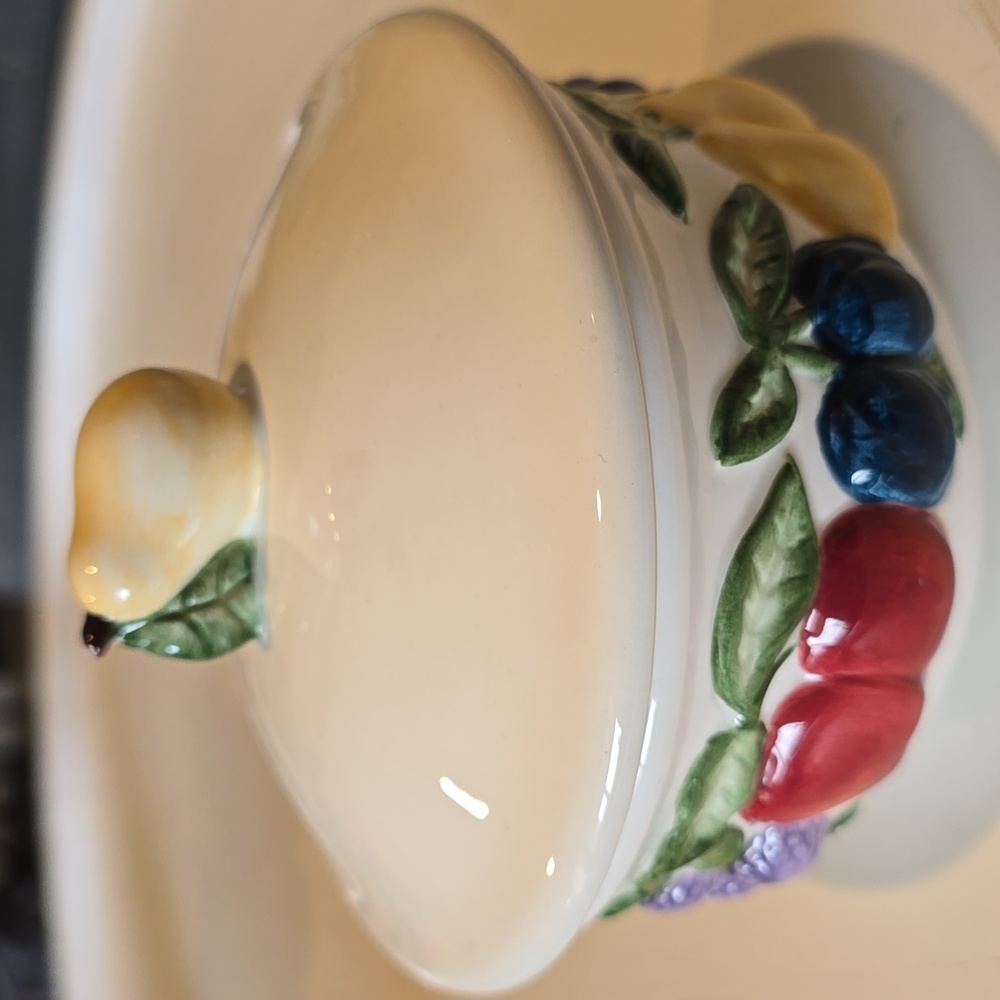🍃 Lilian Vernon raised fruit ceramic bowl